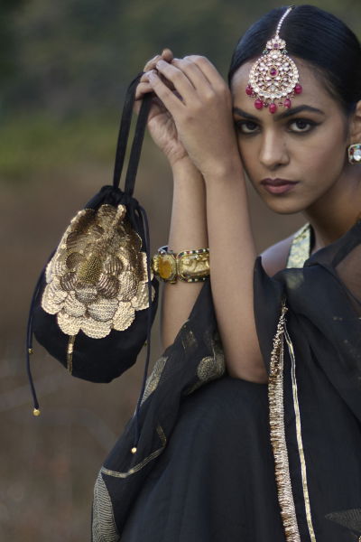 BLACK LAURET POTLI 