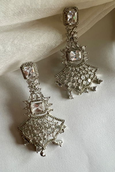 MEERA DROP EARRINGS