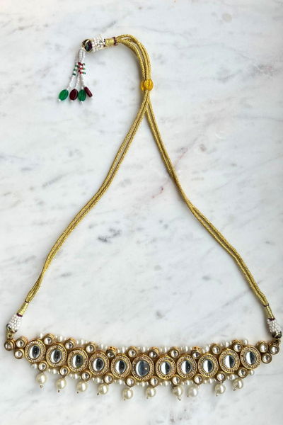 TRIKA NECKPIECE